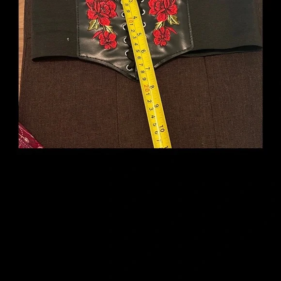 #1050+ Floral Embroidered Black Corset Belt - Picture 4 of 5